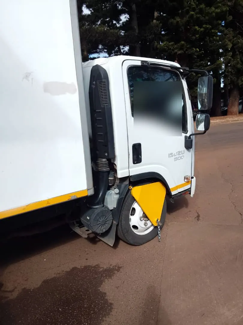 The intercepted truck at Lomahasha Border Post; windscreen disc blurred